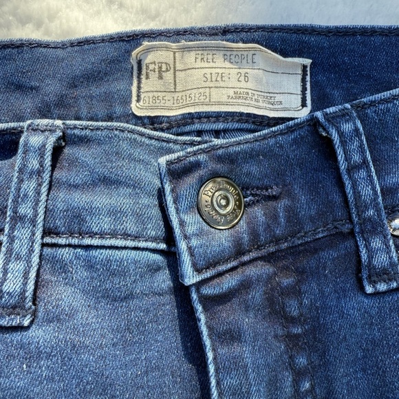 Free People Women’s Distressed Skinny Jeans Size 26 Effortlessly Cool Ripped - Picture 1 of 10